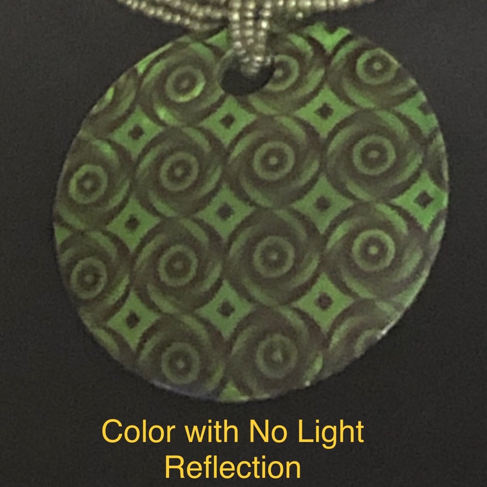 Beaded Necklace with Glossy Painted Shell Pendant Green & Black - Picture 5 of 8